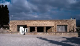 nea-epochi-gia-ton-iero