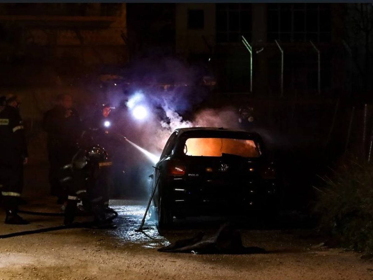 Νυχτερινό περιστατικό με φωτιά σε οχήματα στα Τρίκαλα(pics trikalaidees)