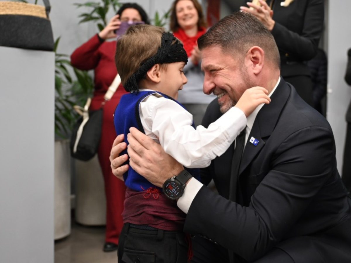 Νίκος Χαρδαλιάς: «Η Πρωτοχρονιά μας βρίσκει γύρω από τις ίδιες, πολύτιμες αξίες: την παράδοση, την ανθρώπινη ζεστασιά και την ελπίδα για το αύριο»