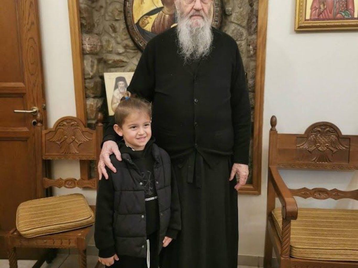 Ο 6χρονος που έπεσε για το Σταυρό στα Θεοφάνια συνάντησε τον Μητροπολίτη κ. Ιερόθεο