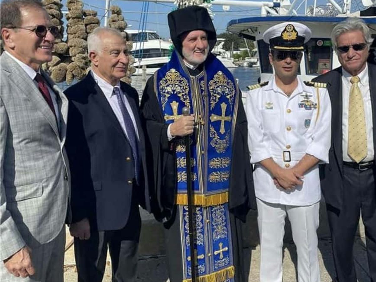 Ο Χρυσόστομος (Κρις) Αλαχούζος στέλνει τις ευχές του από το Τάρπον Σπρινγκς όπoυ εορτάζουν με λαμπρότητα τα Θεοφάνεια.