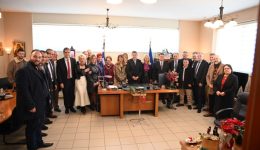 o-dimos-ditikis-&Alpha;chaias-ipodechtike