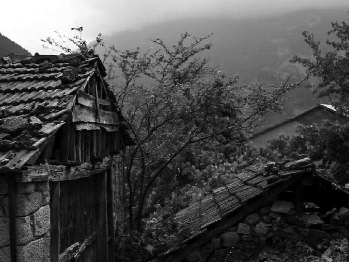 Ο Γουρζουλάς στη Λαραχανή και η «Σπέλια» που θυμίζει στόμα του κάτω κόσμου