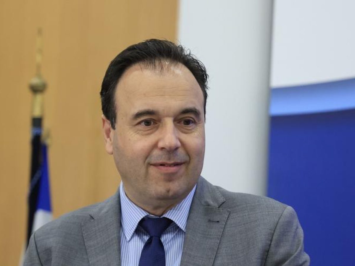 Ο υπουργός Ψηφιακής Διακυβέρνησης μιλά για την τεχνητή νοημοσύνη στην Βιβλιοθήκη Καλαμπάκας
