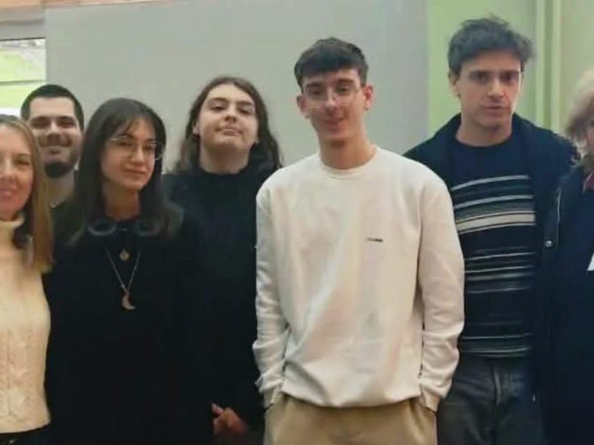 Ο ηθοποιός Δημήτρης Πασσάς στο παλιό του σχολείο, το 2ο ΓΕΛ Άργους