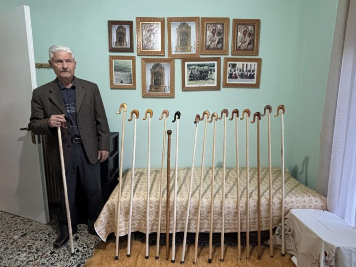 Ο “Κίτσος” απ΄το Χαλίκι σμιλεύει την παράδοση