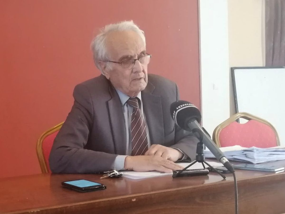 &Omicron; &Nu;&iota;&kappa;ή&tau;&alpha;&sigmaf; &Alpha;&rho;&epsilon;&tau;ά&kappa;&eta;&sigmaf; &gamma;&rho;ά&phi;&epsilon;&iota; &gamma;&iota;&alpha; &tau;&alpha; &delta;&eta;&mu;ό&sigma;&iota;&alpha; έ&rho;&gamma;&alpha; &kappa;&alpha;&iota; &tau;&iota;&sigmaf; &epsilon;&rho;&gamma;&omicron;&lambda;&alpha;&beta;ί&epsilon;&sigmaf;