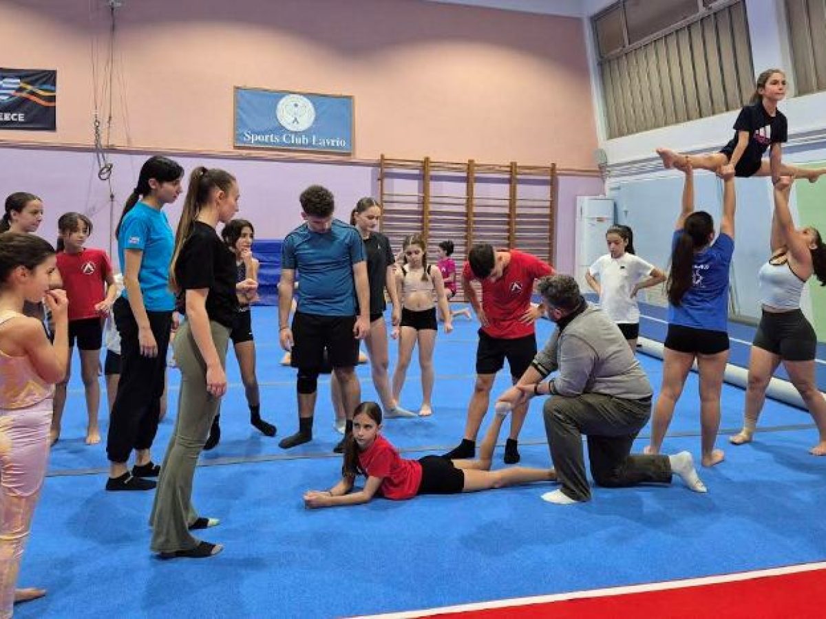 Ο Παγκόσμιος προπονητής Ακροβατικής Γυμναστικής Μάριο Παλέλα, στο Κλειστό Γυμναστήριο του Λαυρίου