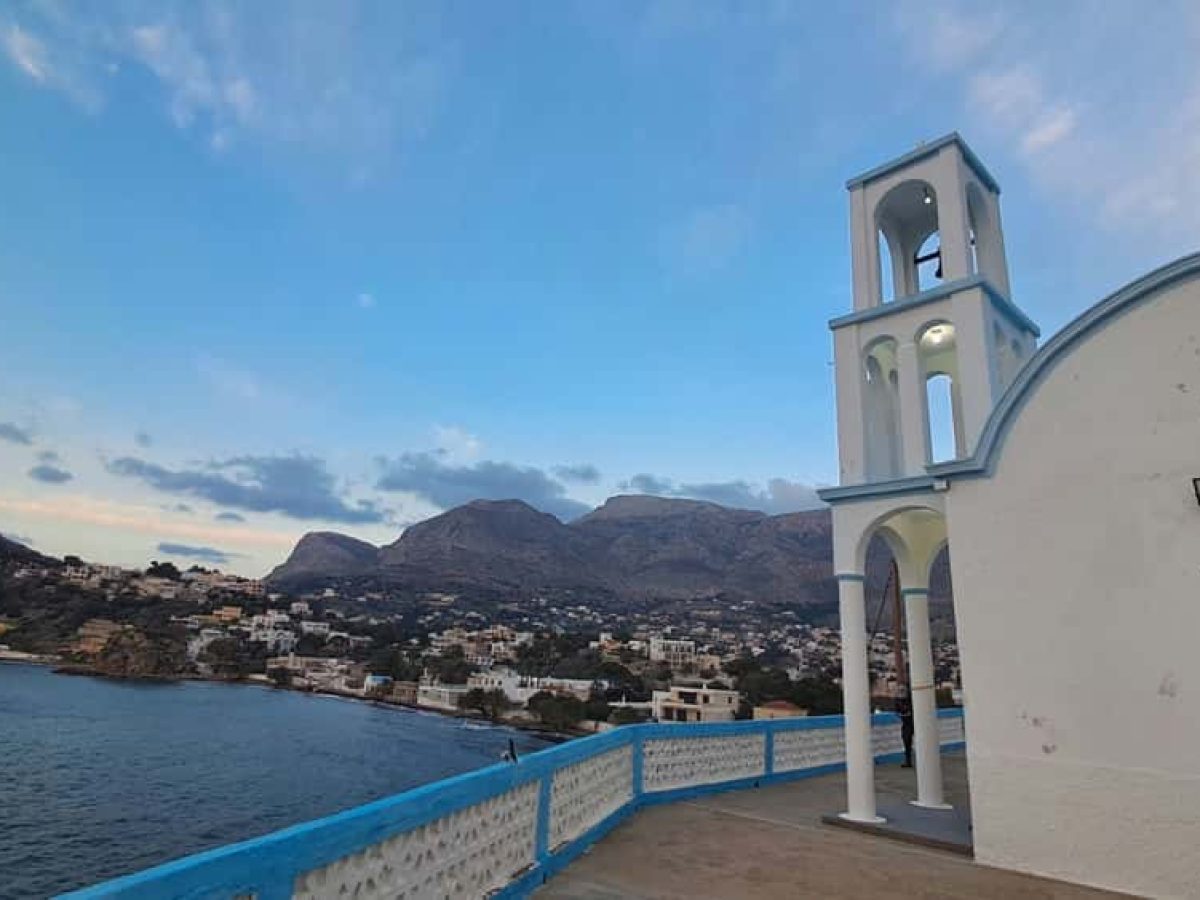 Ο πανηγυρικός Εσπερινός στο εορτάζον εκκλησάκι του Αγίου Αθανασίου στο Καντούνι Καλύμνου(video)