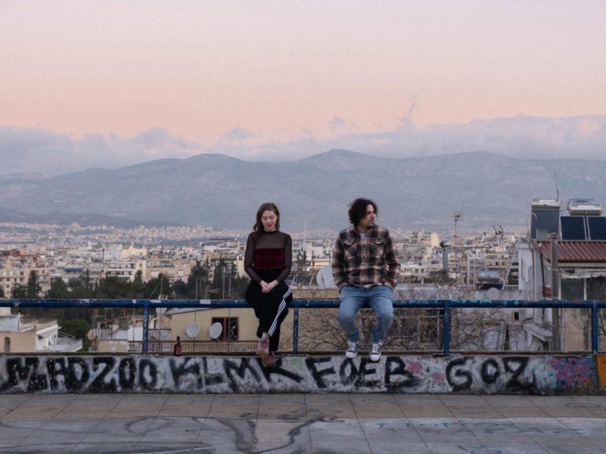 Ο Παντελής Κυραμαργιός και η  Νατάσα Φαίη Κοσμίδου στα Τρίκαλα – «Ένα παράξενο λάιβ» – μουσικό θέατρο, stand up poetry