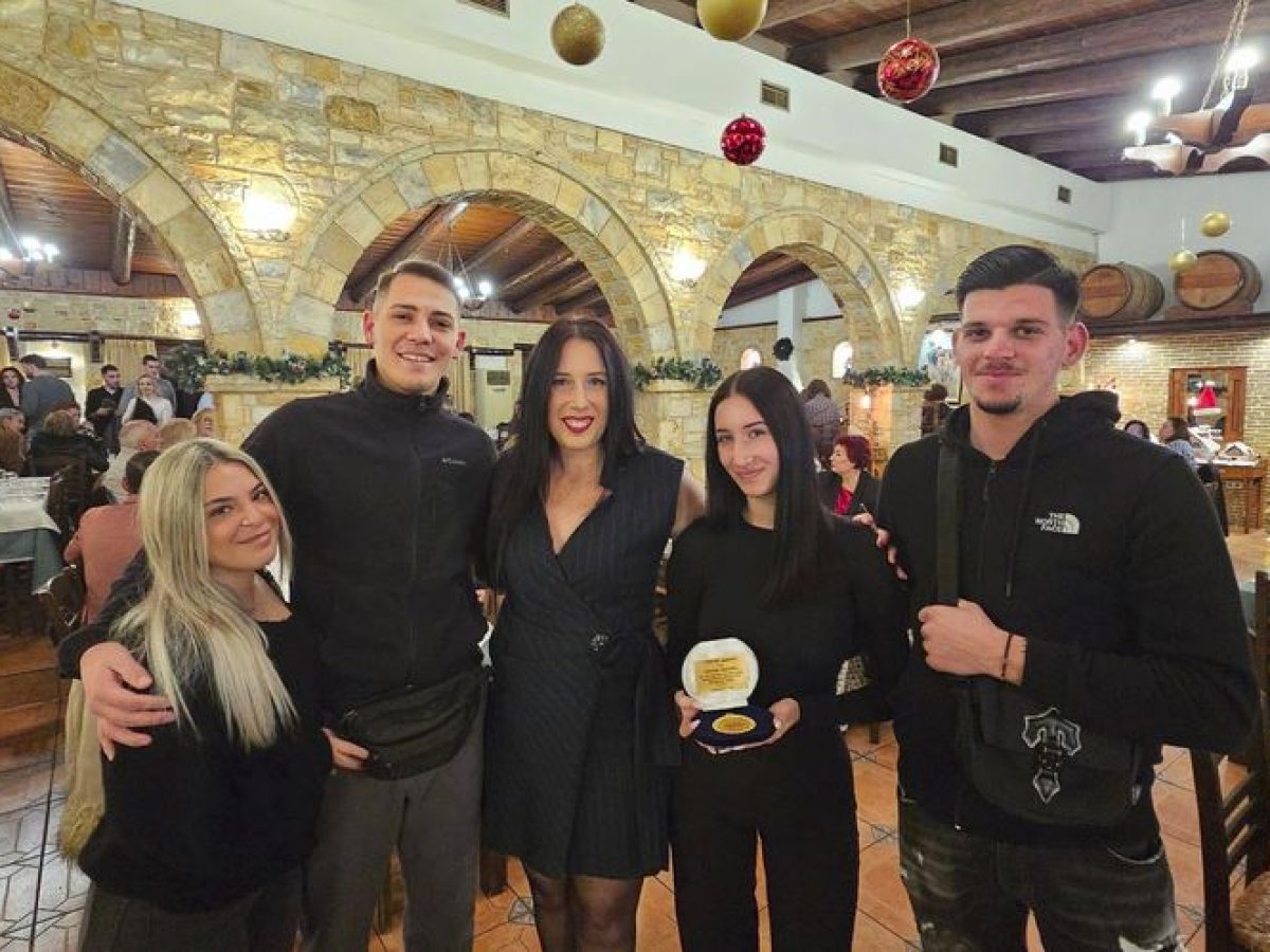 Ο Σύλλογος Γυναικών Μαραθώνα βράβευσε μαθητές/τριες που μπήκαν σε Πανεπιστήμια