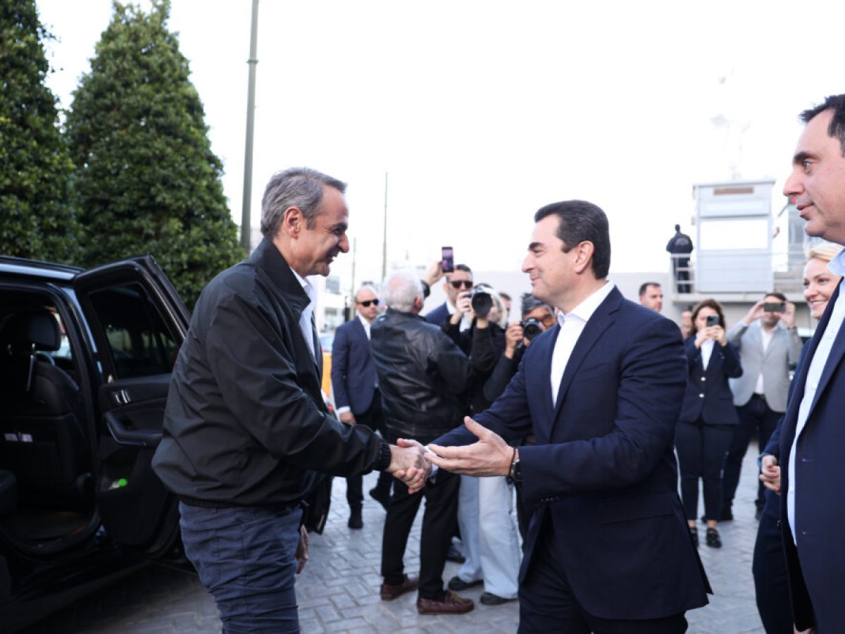 Ο Σκρέκας υποδέχθηκε τον Μητσοτάκη στην κοπή πίτας της ΝΔ – 10 χρόνια ηγεσίας