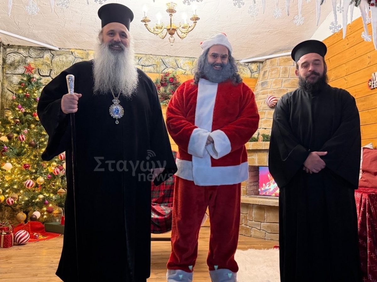 Ο Άη Βασίλης «προσγειώθηκε» στα Μετέωρα και χάρισε μαγεία σε μικρούς και μεγάλους