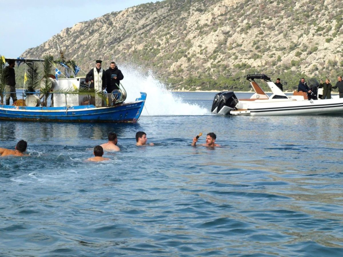 Ο Αγιασμός των Υδάτων και ο εορτασμός των Θεοφανείων στην Περαχώρα (ΦΩΤΟ)