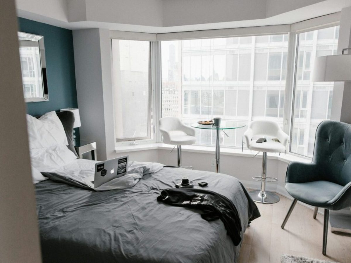 Οργάνωση υπνοδωματίου: 5 λάθη που κάνουν το χώρο σας να φαίνεται ακατάστατος