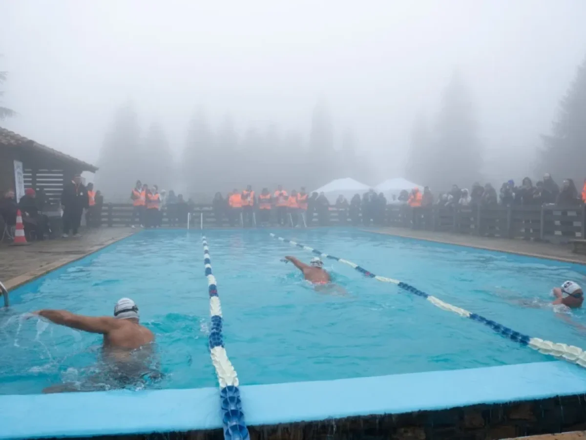 Παγκόσμιο επίκεντρο της «παγωμένης κολύμβησης» ο Χολομώντας: Δύο Ρεκόρ Γκίνες και διεθνής αναγνώριση