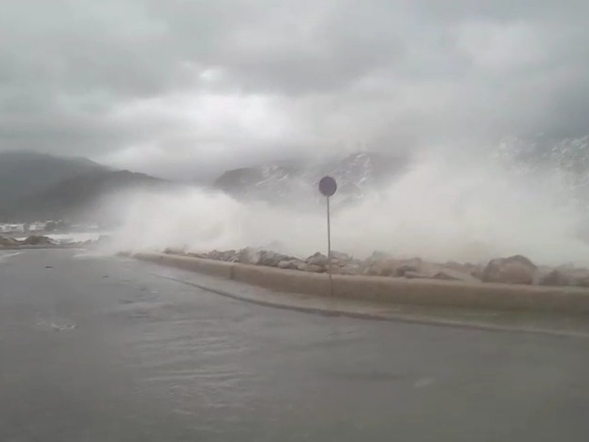 Παλαιόχωρα: Σε «ομηρία» δεκαετιών η συνοικία Γαυδιώτικα – Καταγγελίες για θεσμική αδιαφορία και κίνδυνο από τη θάλασσα