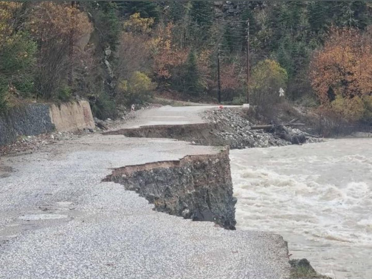 Πάλι αποκομμένα τα χωριά του Ασπροποτάμου από τα καιρικά φαινόμενα – ΦΩΤΟ