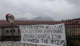 pano-allilengiis-pros-tous-katikous