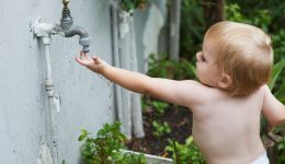 pano-apo-755-ekat.-evro-1