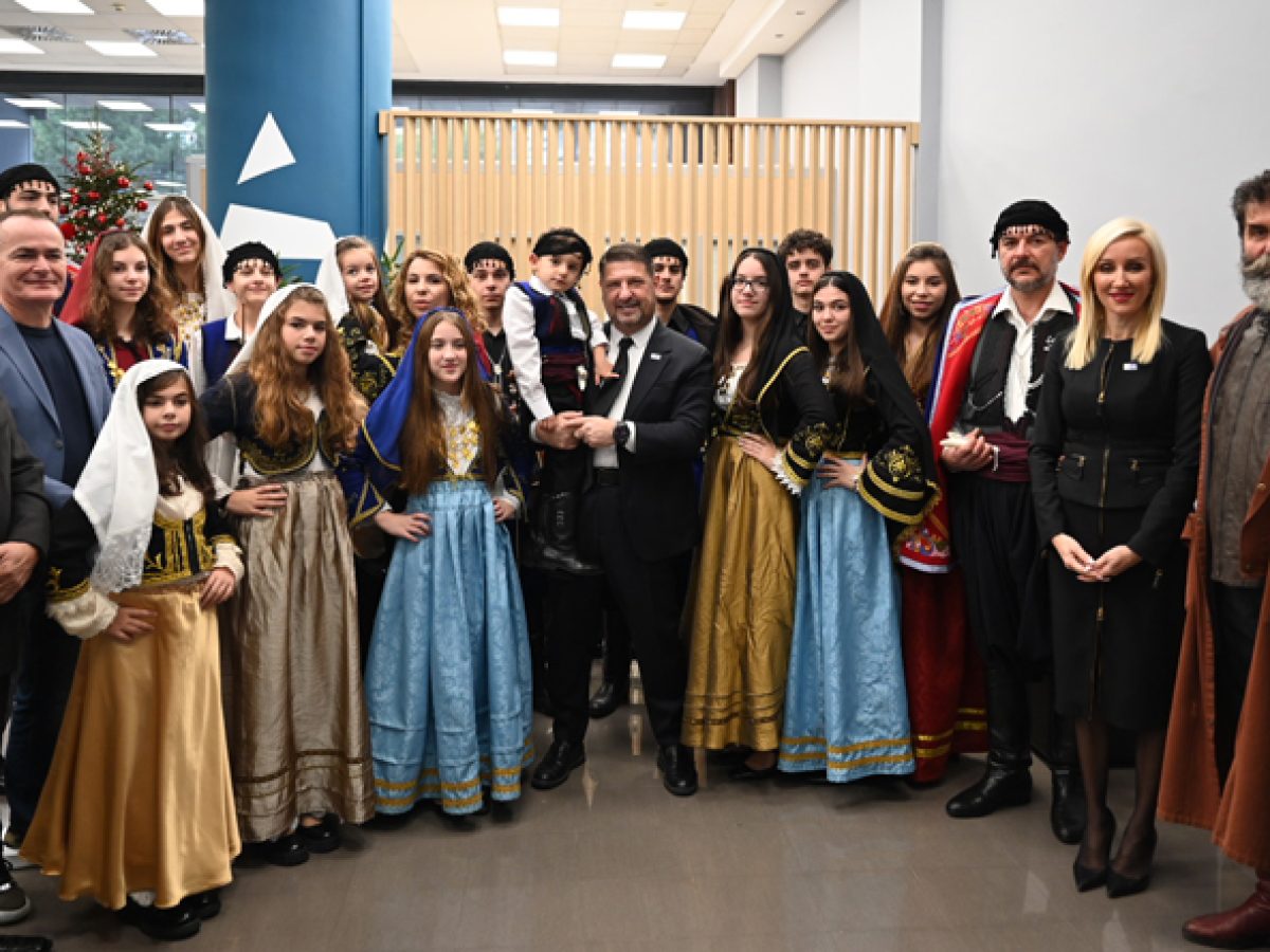 Παραδοσιακά πρωτοχρονιάτικα κάλαντα από πολιτιστικούς και αθλητικούς συλλόγους στον Περιφερειάρχη Αττικής