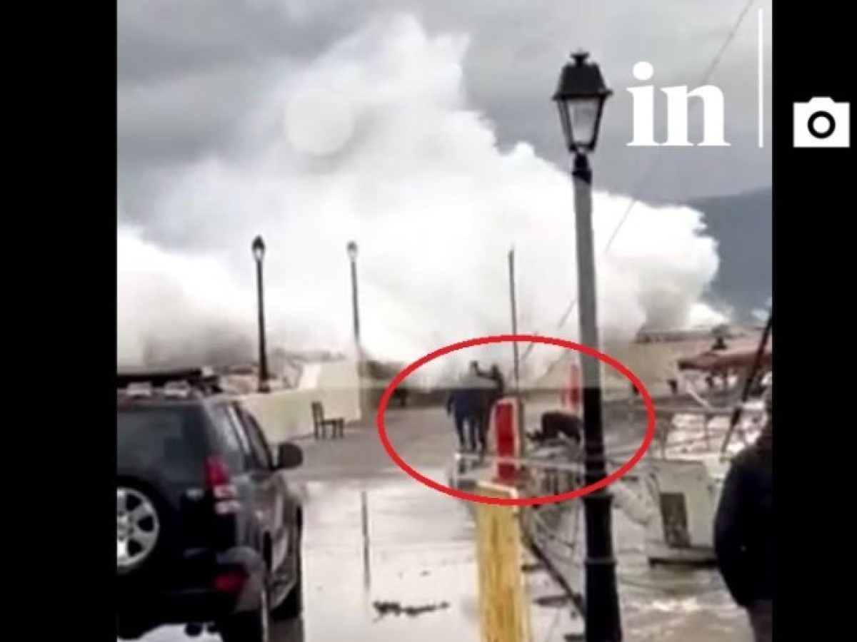 Παράλιο Άστρος: Λιμενικός παρασύρθηκε από τα τεράστια κύματα – Σοκάρει το βίντεο ντοκουμέντο