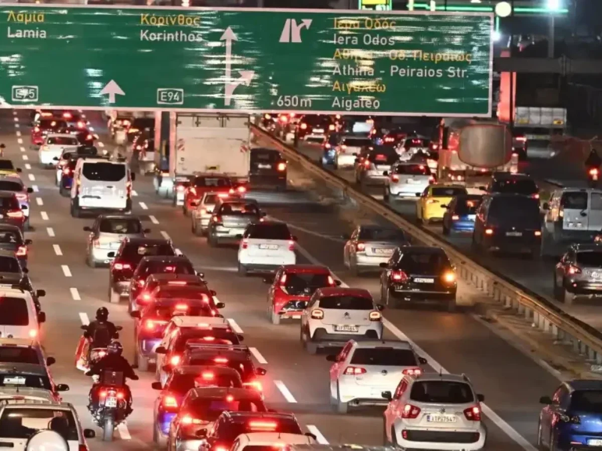 Παράλυση στο λεκανοπέδιο: Κηφισός «κόκκινος», ουρές και στην Αττική Οδό