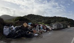paranomi-chomateri-sto-dimo-pilou-nestoros