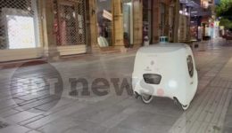 parousiazi-ta-delivery&hellip;-robots-to