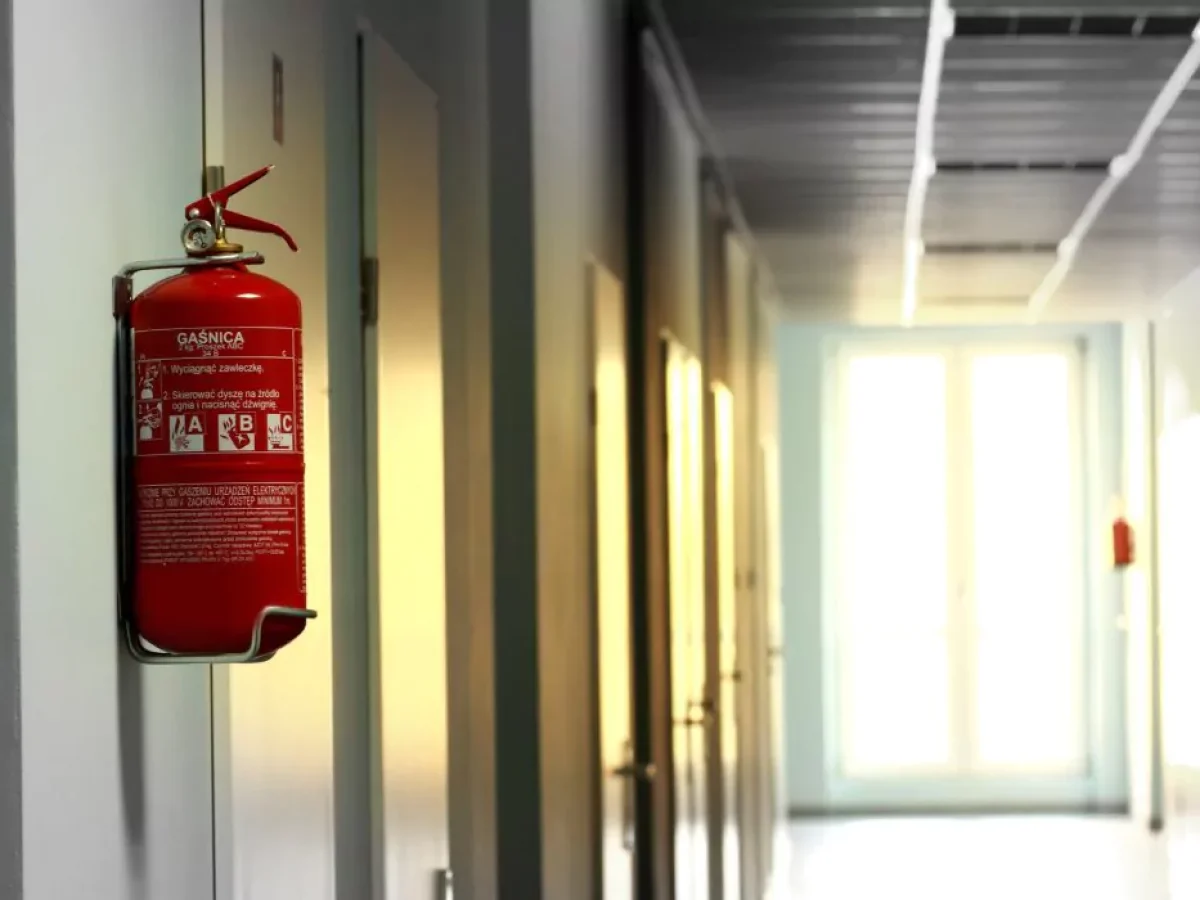 Πάτρα: Μπλεγμένη στο χάος η πυρασφάλεια των σχολείων – Νέα παράταση, προβλήματα και έργα άνω των 10 εκατ. ευρώ που αναζητούνται