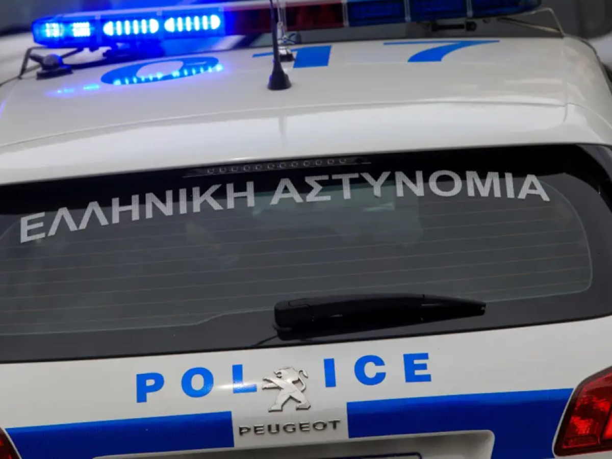 Πάτρα: Χειροπέδες σε «γνώριμο» των Αρχών μετά από ένοπλη ληστεία σε μίνι μάρκετ
