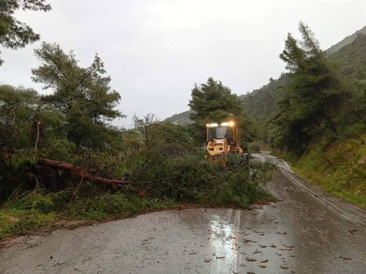 Πάτρα: Επί ποδός τα συνεργεία για να αποκαταστήσουν τα προβλήματα από την κακοκαιρία