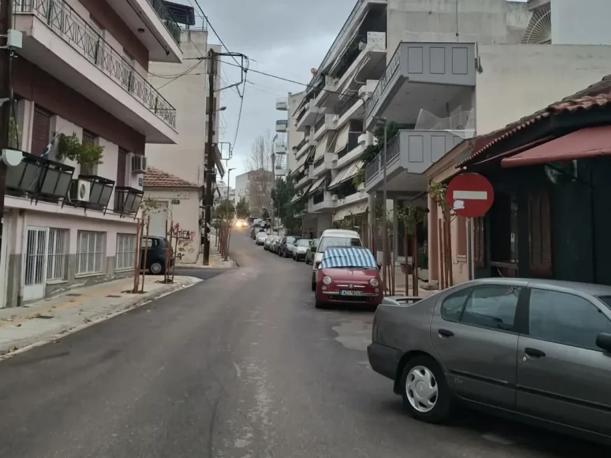 Πάτρα: Η κακή «συνήθεια» στη μονοδρομημένη οδό Αϊδινίου