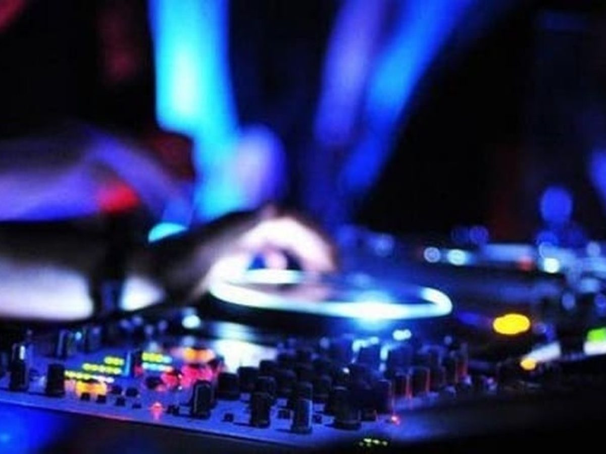 Πάτρα: Κατάστημα είχε την μουσική στη διαπασών