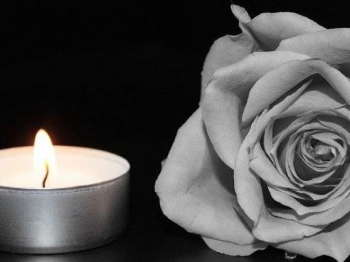 Πάτρα: Λουλούδια και κεριά στο σημείο όπου σκοτώθηκαν ο 19χρονος και η 17χρονη (φωτο)