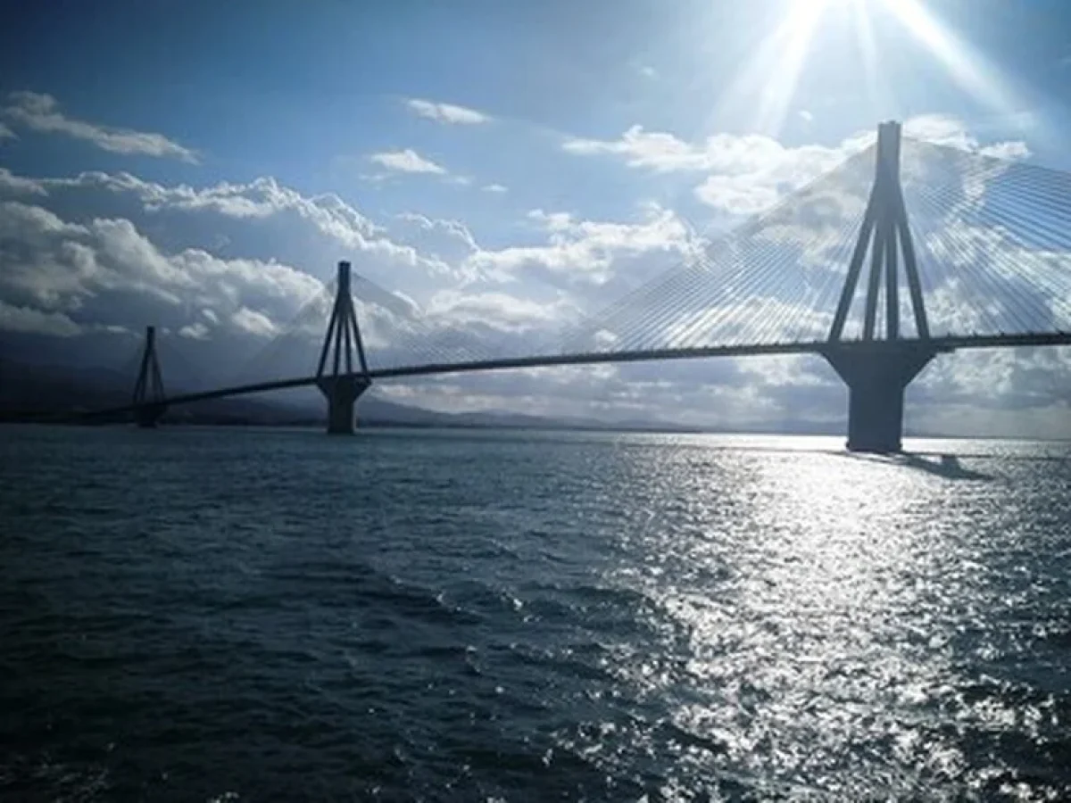 Πάτρα: Συναγερμός για 53χρονο που αποπειράθηκε να πηδήξει από τη γέφυρα Ρίου – Αντιρρίου