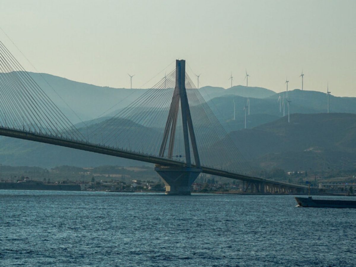 Πάτρα: Συναγερμός για άνδρα που αποπειράθηκε να πηδήξει από τη γέφυρα Ρίου – Αντιρρίου