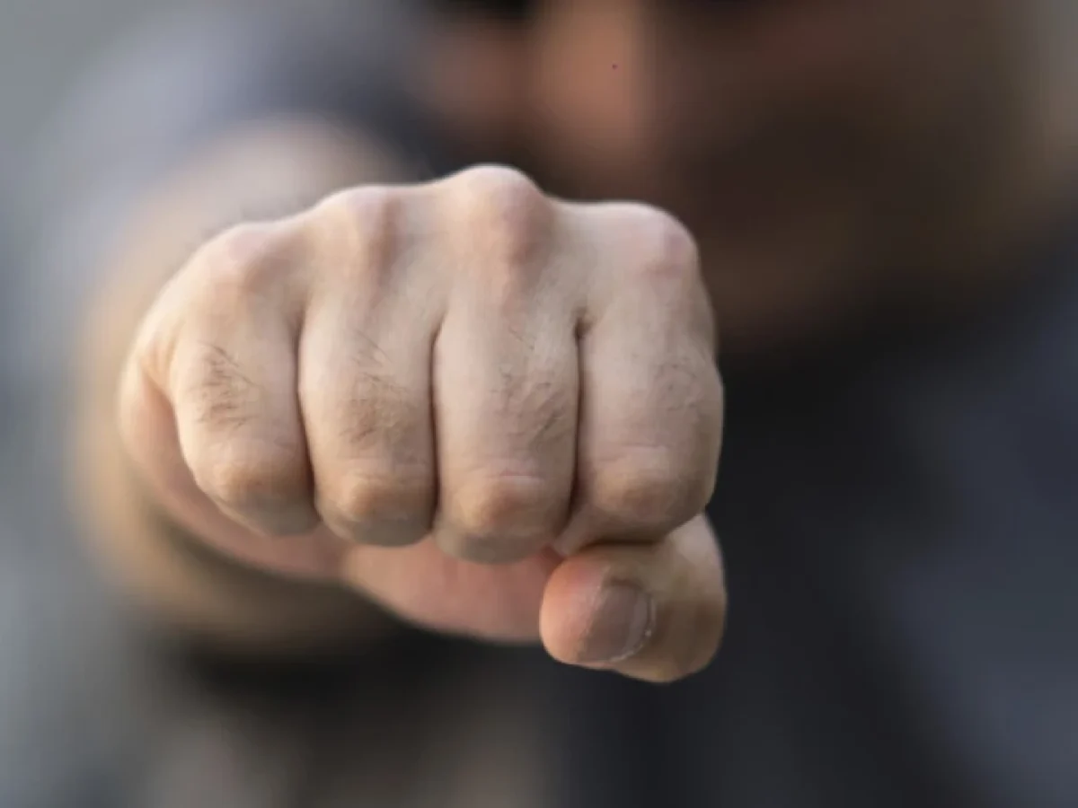 Πάτρα: Σοβαρό επεισόδιο στο κέντρο της πόλης – Συμπλοκή νεαρών στoν πεζόδρομο της Ρήγα Φεραίου