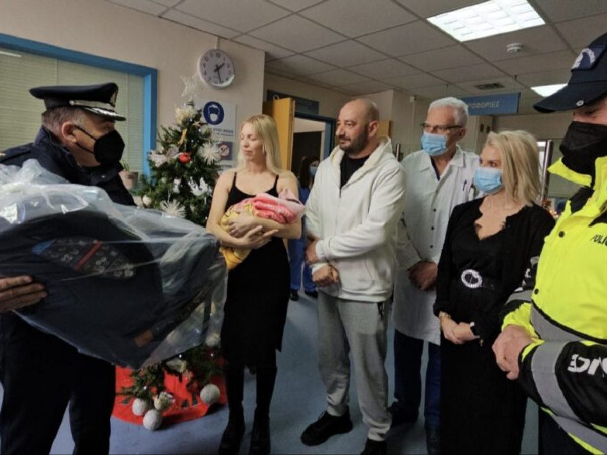 Παιδικό κάθισμα αυτοκινήτου στο πρώτο νεογέννητο του 2026 από την Τροχαία Κοζάνης