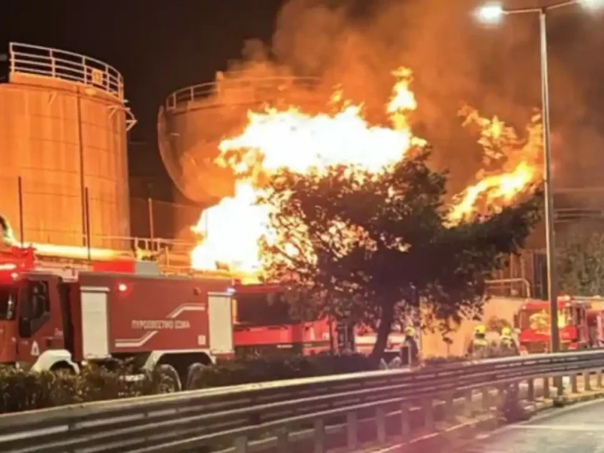 Πέραμα: «Τι περιμένουν να συμβεί;» – Αίτημα για μετεγκατάσταση των δεξαμενών μετά την πυρκαγιά