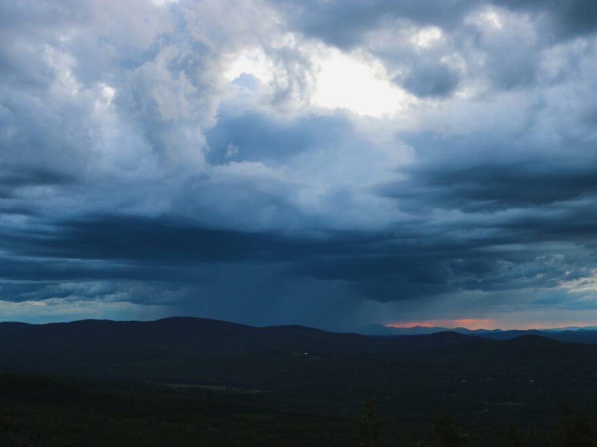 Περαιτέρω άνοδος θερμοκρασίας Κυριακή (4/1) και μεταφορά σκόνης από Σαχάρα-Πού θα βρέξει