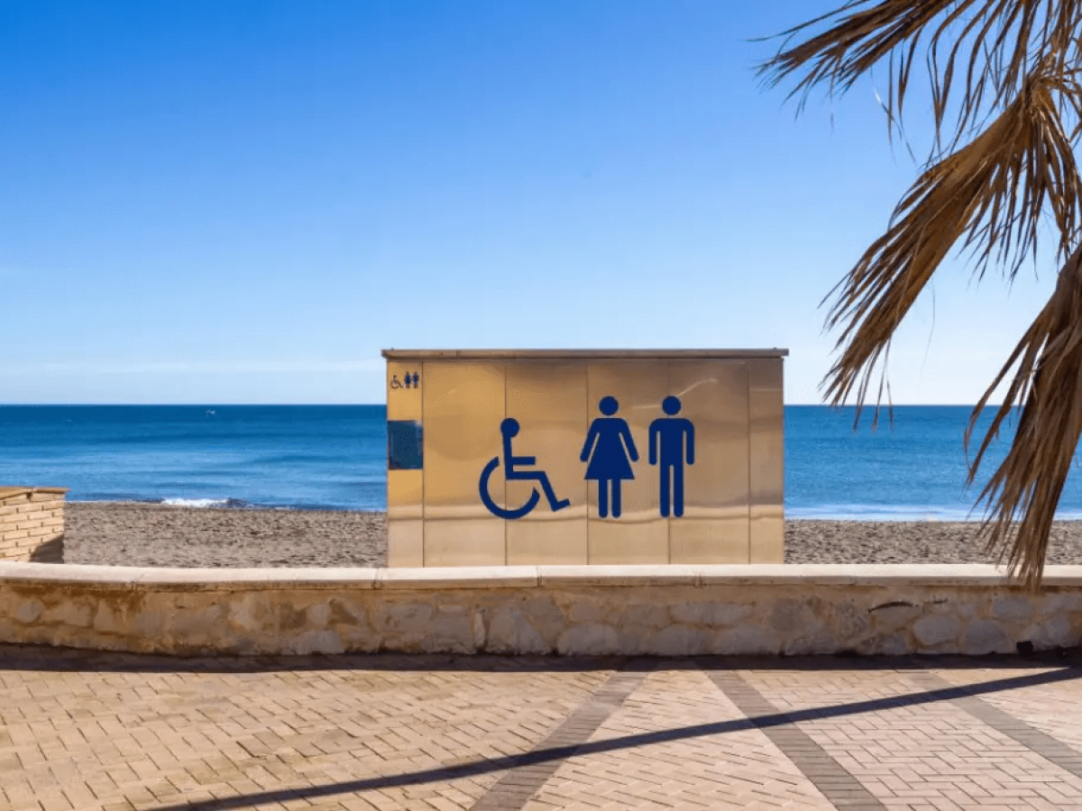 Πλαφόν 1 ευρώ για χρήση τουαλέτας στη Σαντορίνη-Δωρεά νερού για τουαλέτες στη Μύκονο