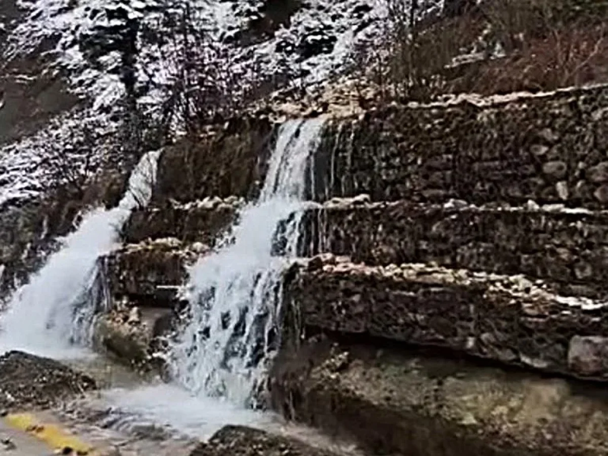 Πλημμύρες και κατολισθήσεις «χτυπούν» την Ήπειρο – Χιόνια στα ορεινά (βίντεο)