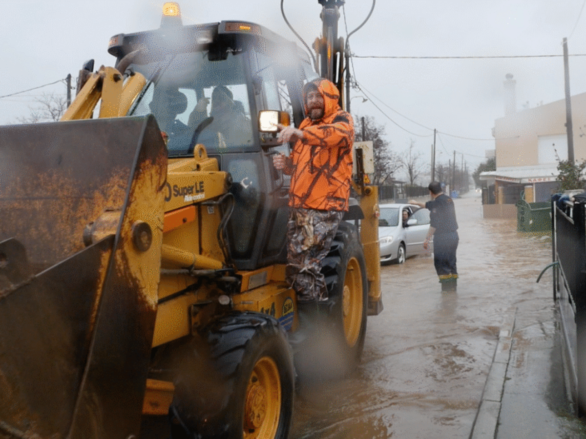 Πλημμύρες και κλειστοί δρόμοι στην Αλεξανδρούπολη
