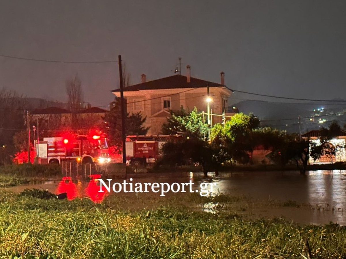 Πλημμύρισαν σπίτια σε Βάρη και Βάρκιζα από την καταιγίδα