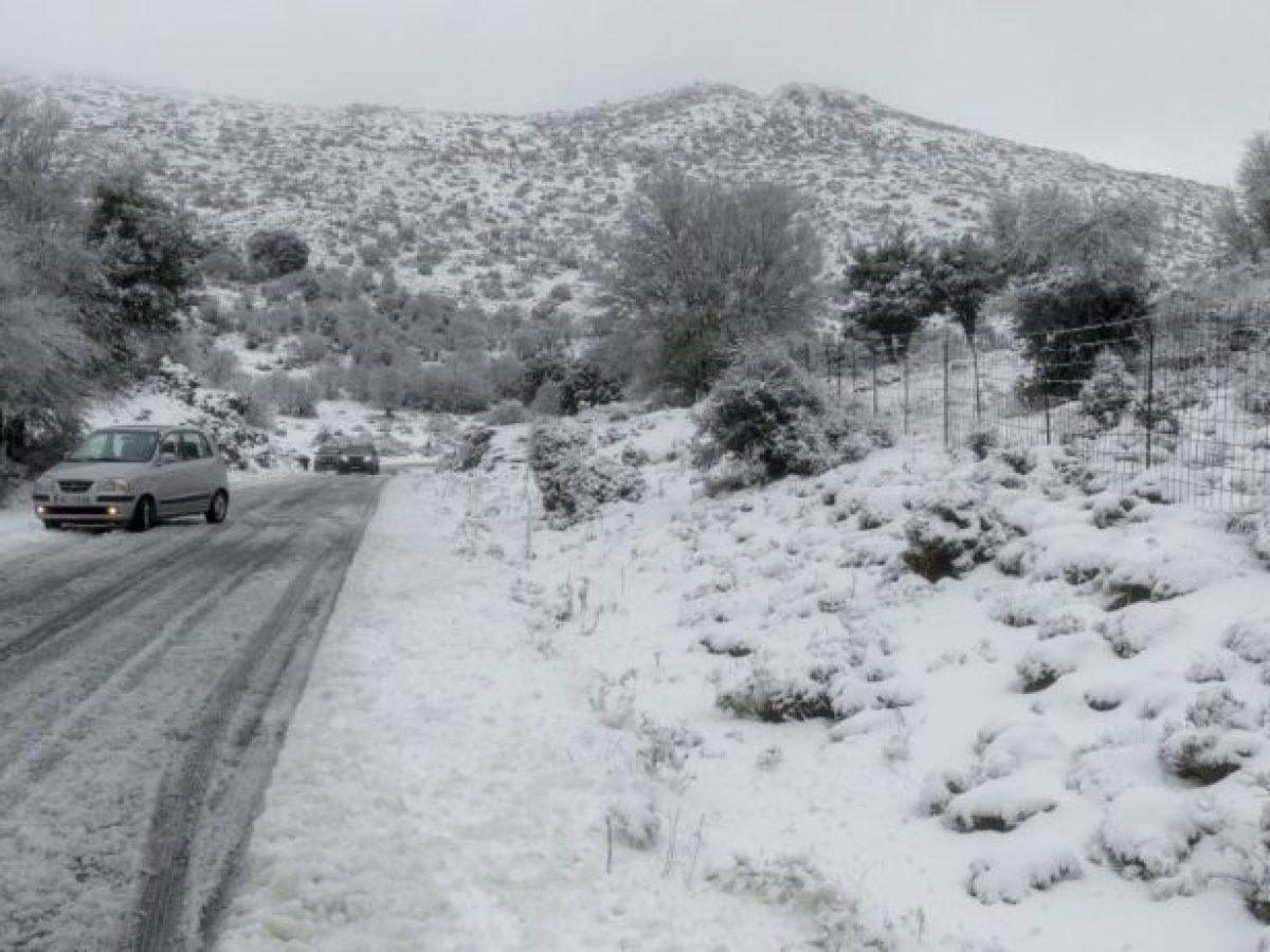 «Πλημμυρίζουν» από επισκέπτες τα χιονισμένα ορεινά του Ρεθύμνου