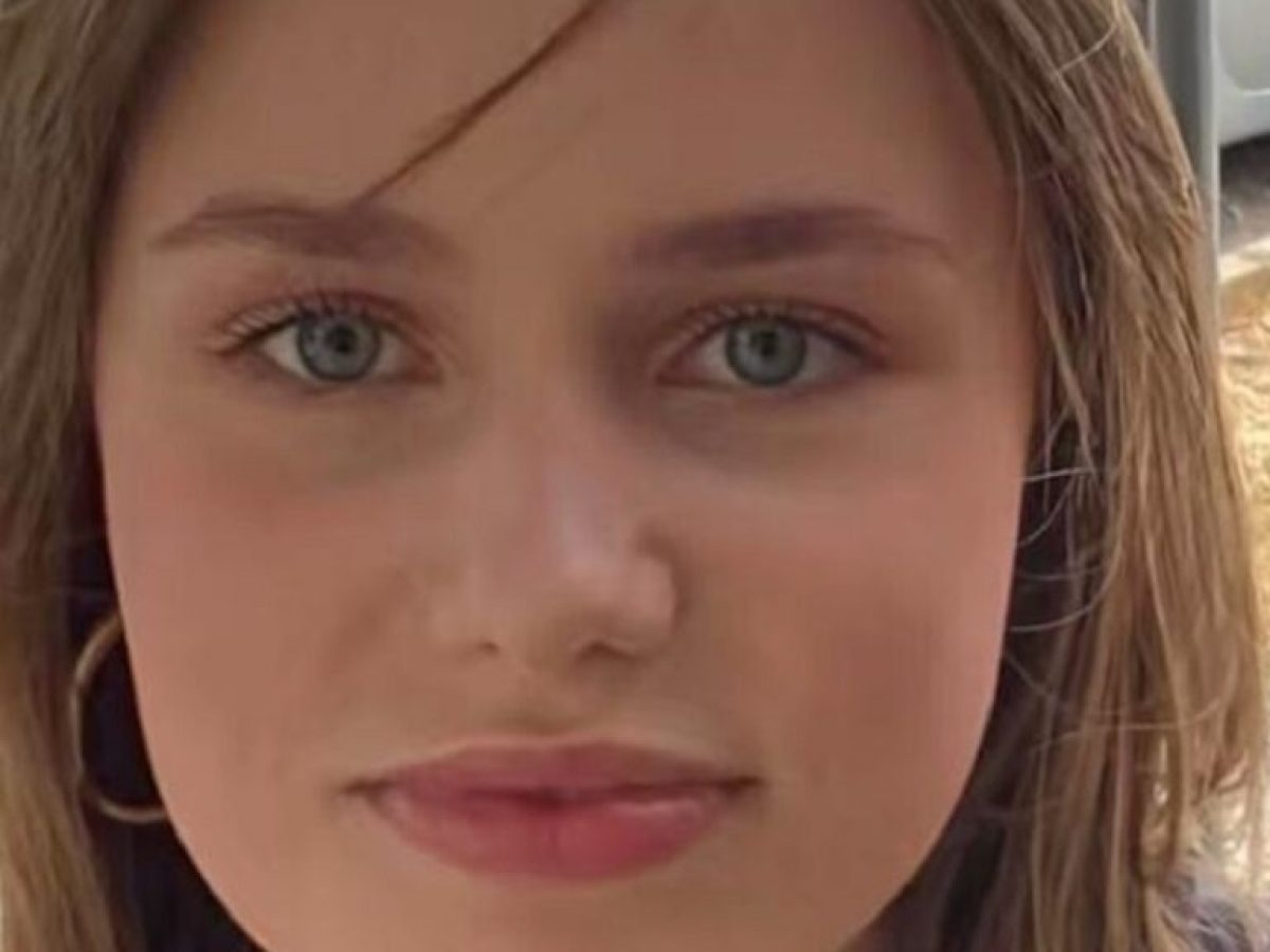 Πόρτα-πόρτα οι έρευνες για τη 16χρονη Λόρα: Οι γονείς της λένε ότι δεν είναι η κοπέλα που είδε στη Βάρη ιδιοκτήτης καφέ