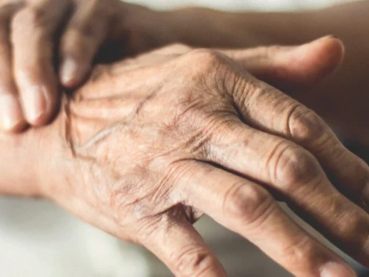 Πώς η παραίτηση δύο νευρολόγων του ΠΑΓΝΗ για εφημερίες στο Νοσοκομείο Χανίων, επηρέασε 1000 ασθενείς με Πάρκινσον