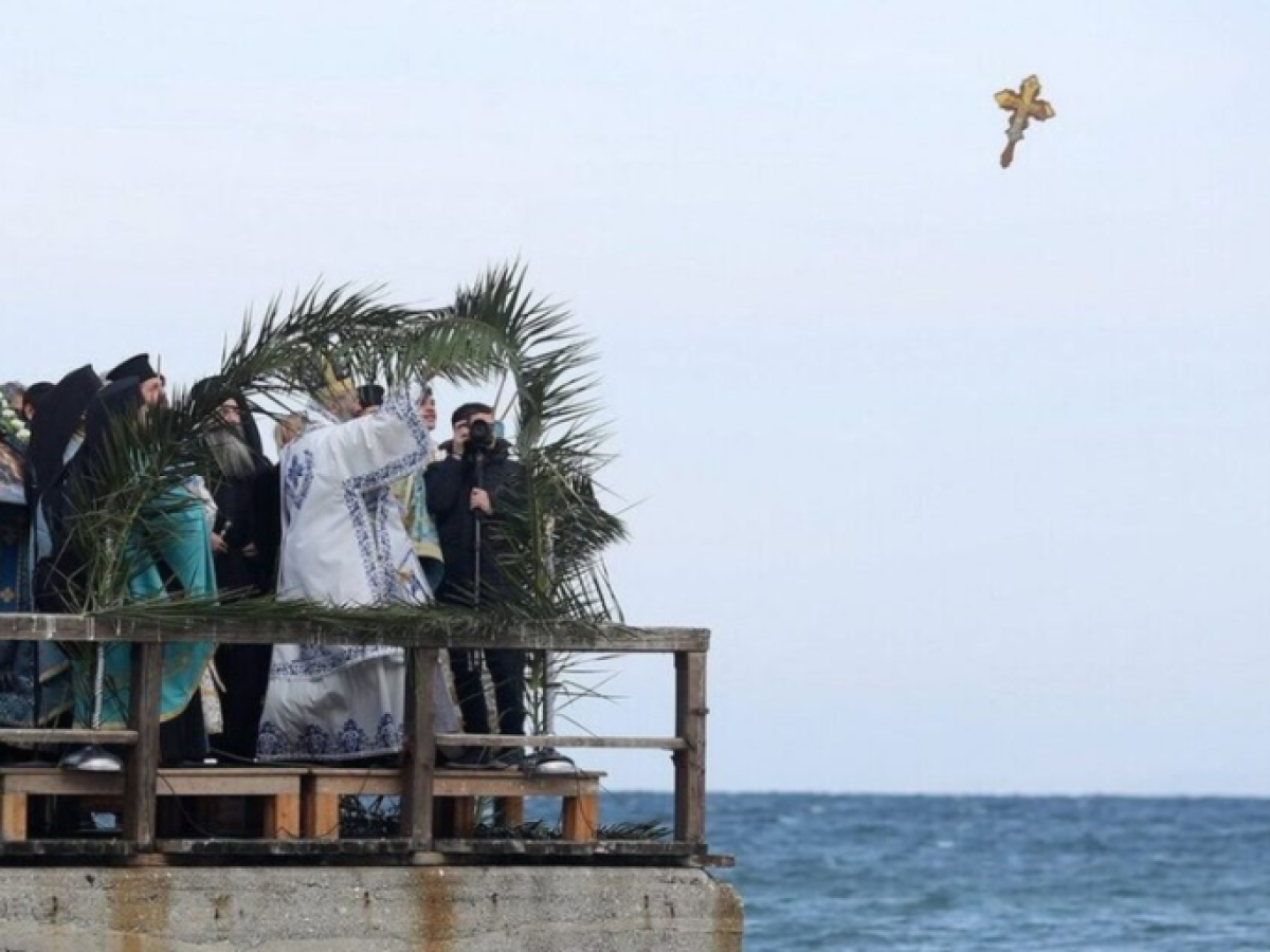 Πώς θα γιορτάσουν τα Θεοφάνεια σε Άργος, Ναύπλιο και χωριά – Τι ώρα θα ρίξουν τον Σταυρό στη θάλασσα