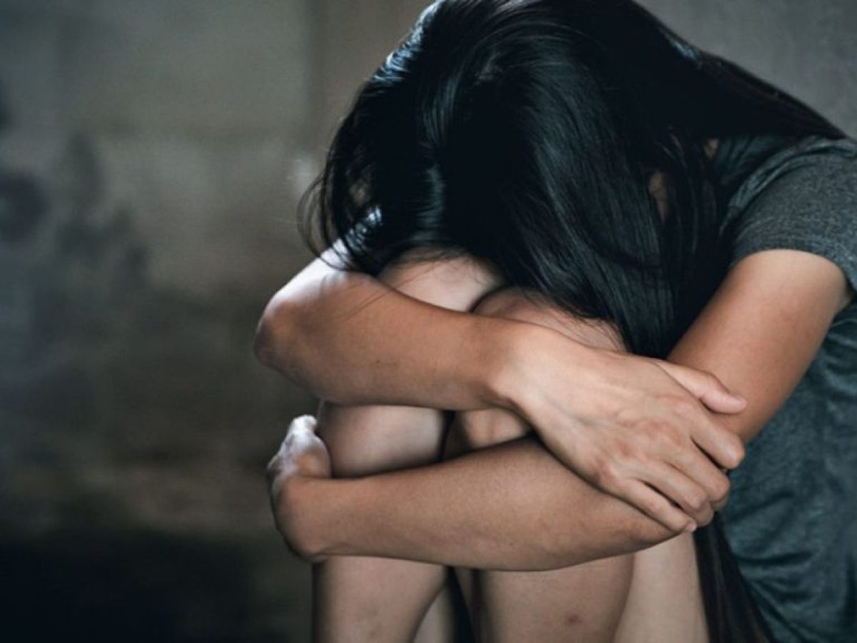 Πουλούσε πορνογραφικό υλικό με την ανήλικη κόρη της – Σοκαρισμένη η τοπική κοινωνία του Βόλου